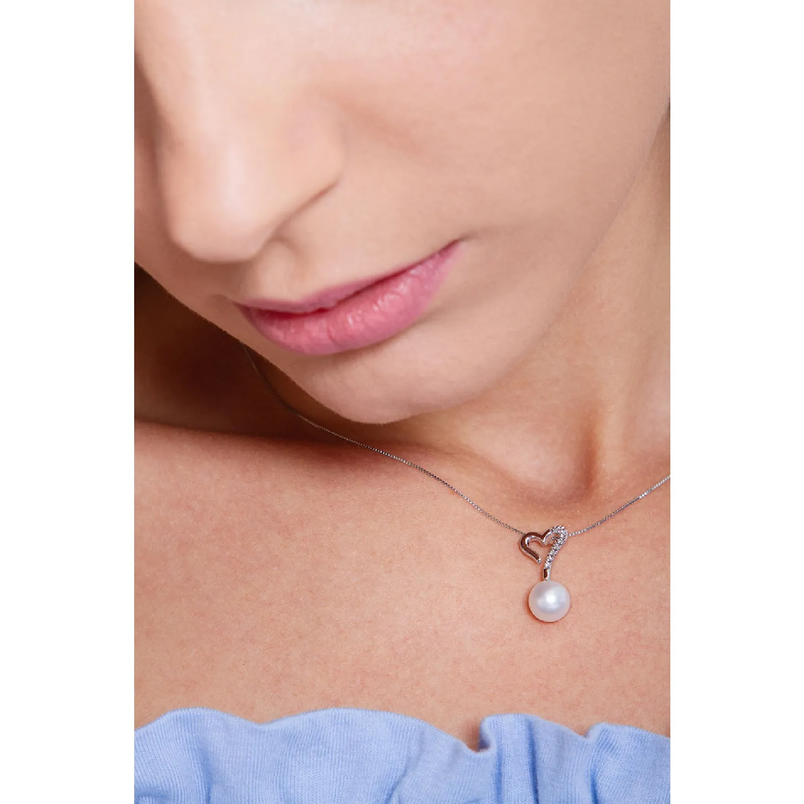 Collana in oro bianco 18k con pendente a cuore in diamanti e perla