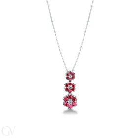 Collana in oro bianco 18k con trilogy fiori in rubini e diamanti