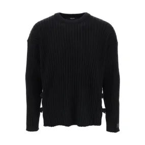 Pullover a costine con cinturini in pelle