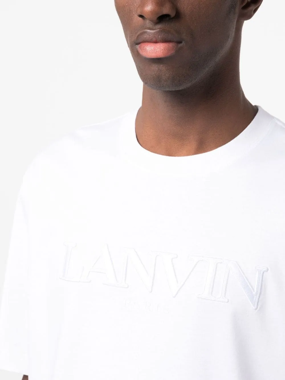 t-shirt bianca con logo ricamato